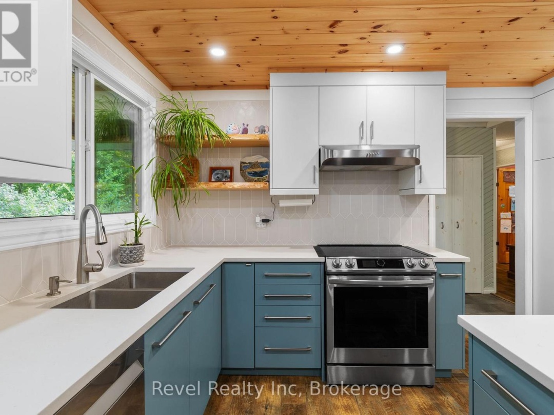 210 BURNETT'S ROAD, Manitouwabing Lake