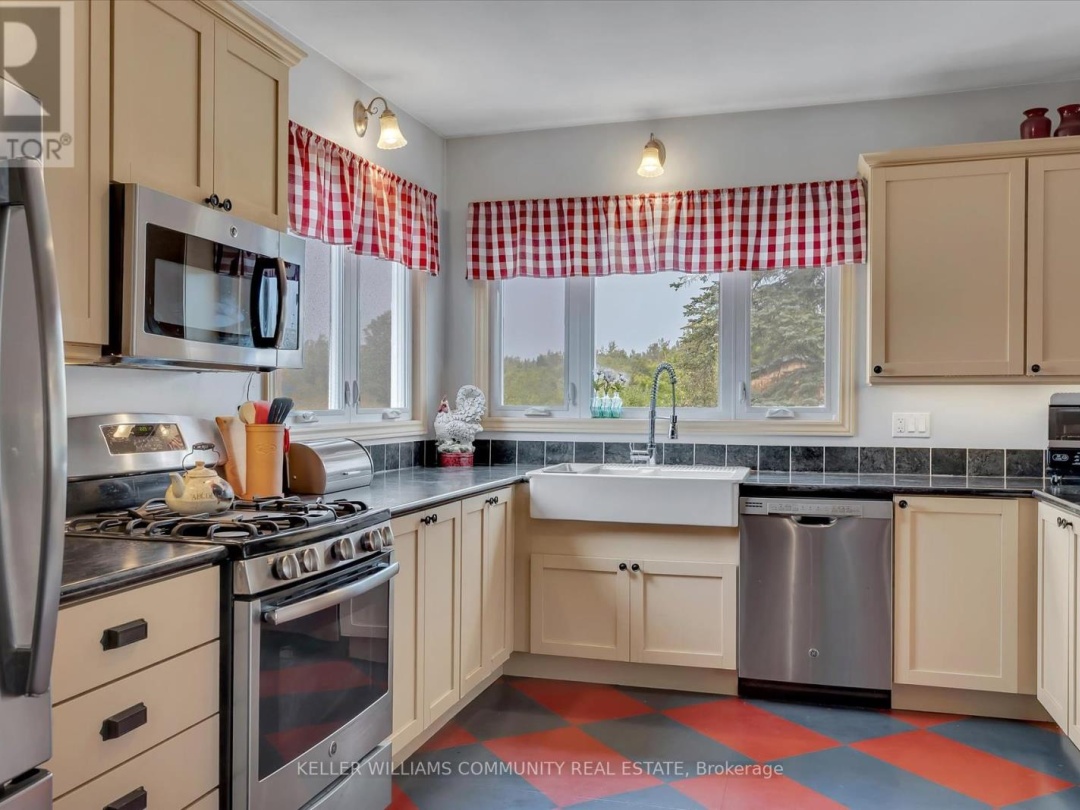 372 COUNTY ROAD 41 ROAD, 