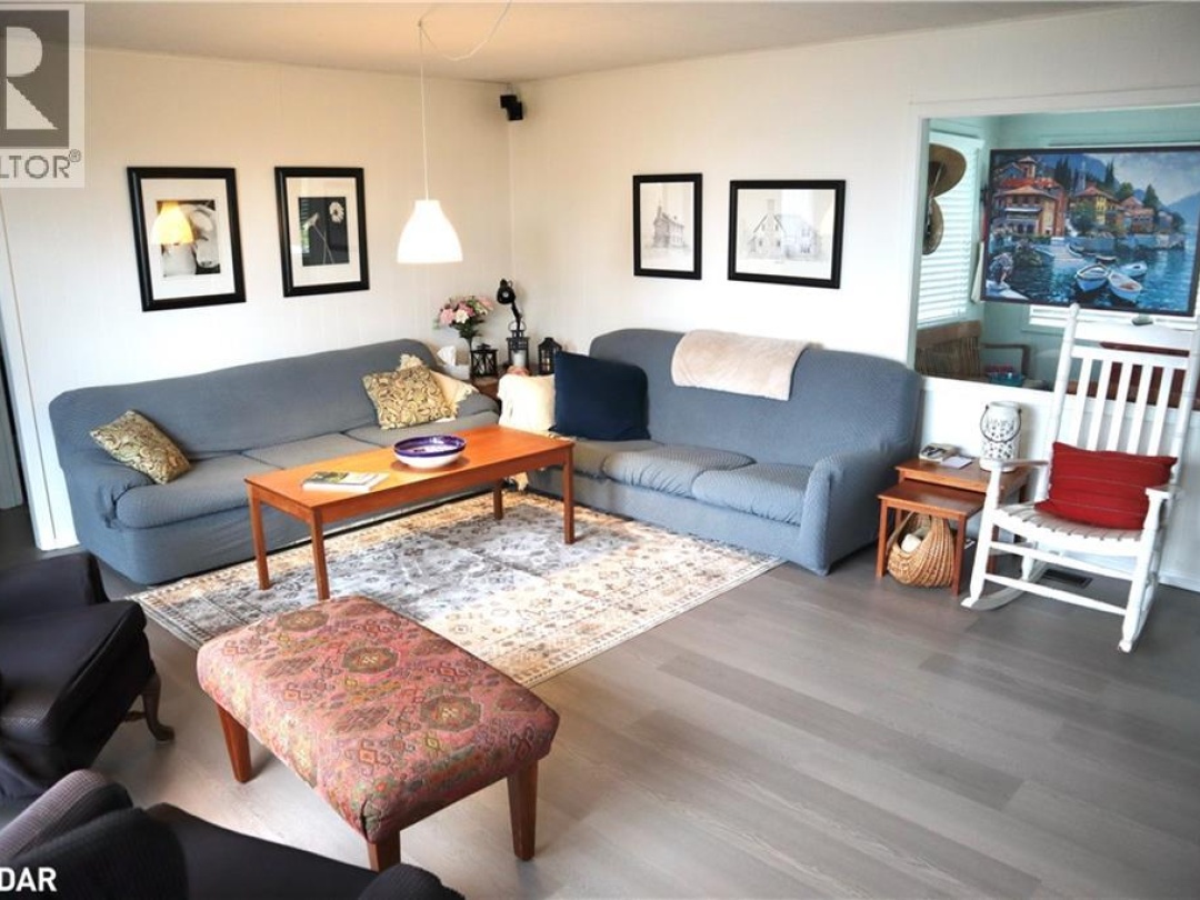 1125 WOODLAND Drive, 