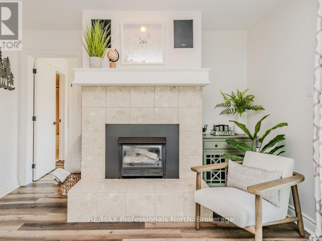 105 - 33 DEERHURST GREENS, Peninsula Lake