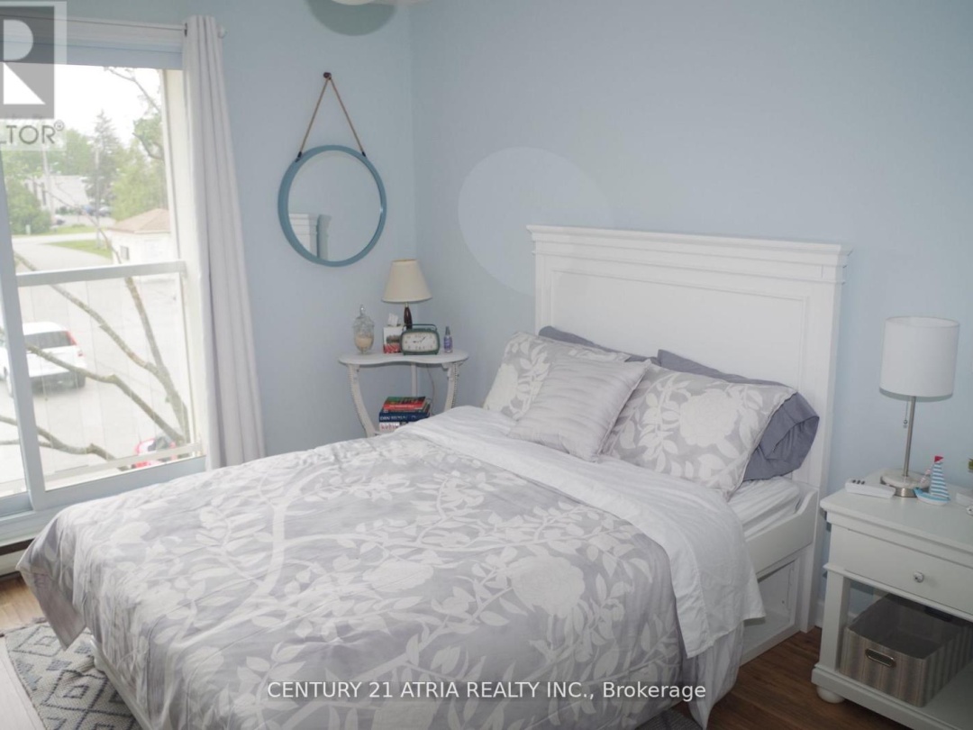 24 - 4 PARADISE BOULEVARD, Lake Simcoe