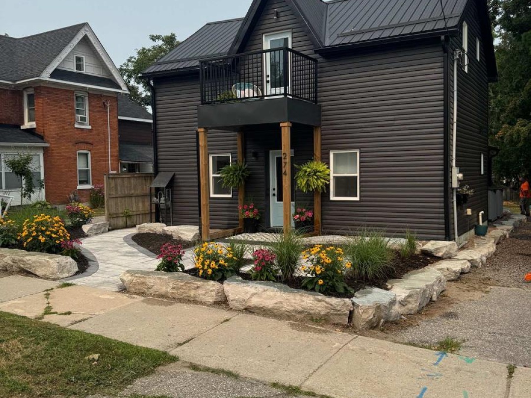 274 MISSISSAGA STREET W, 