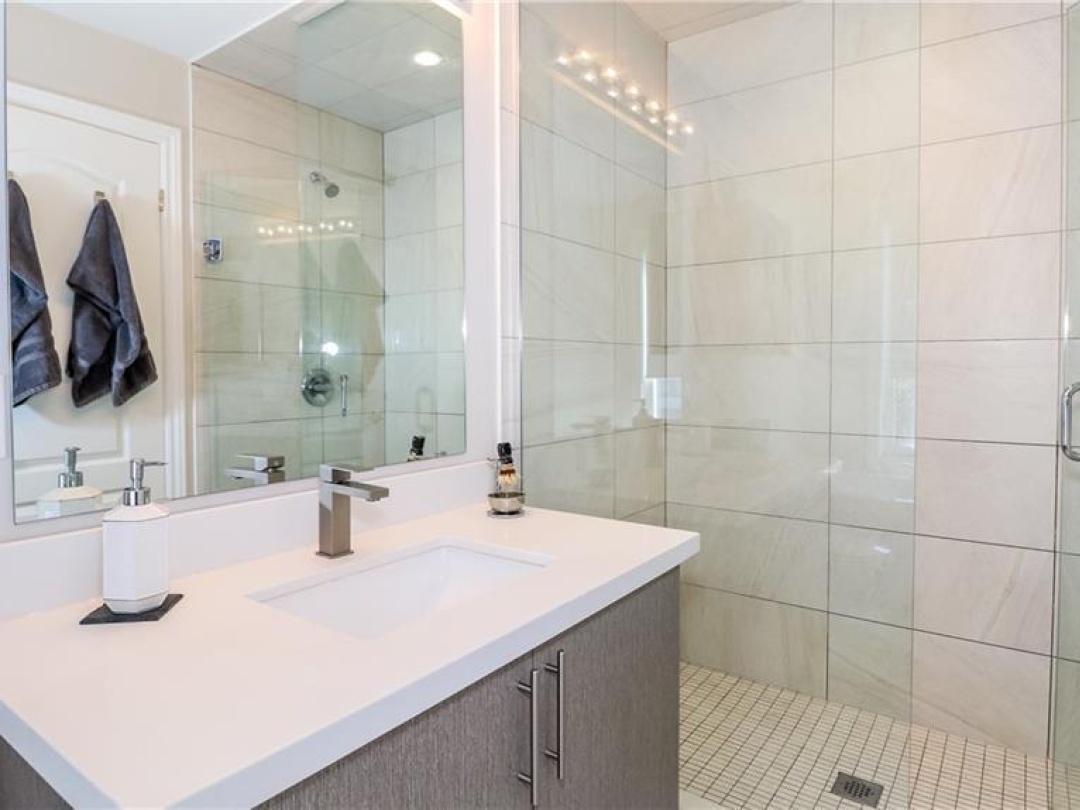 100 MARINA VILLAGE Drive, 