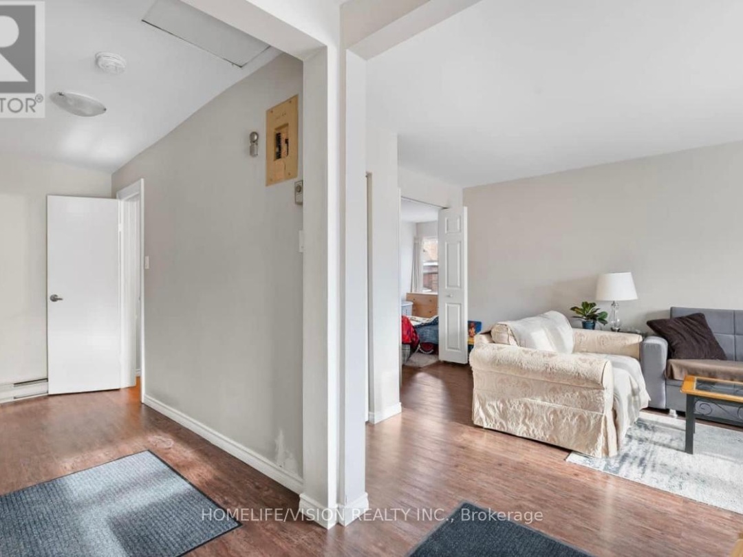78 FRONT STREET S, 