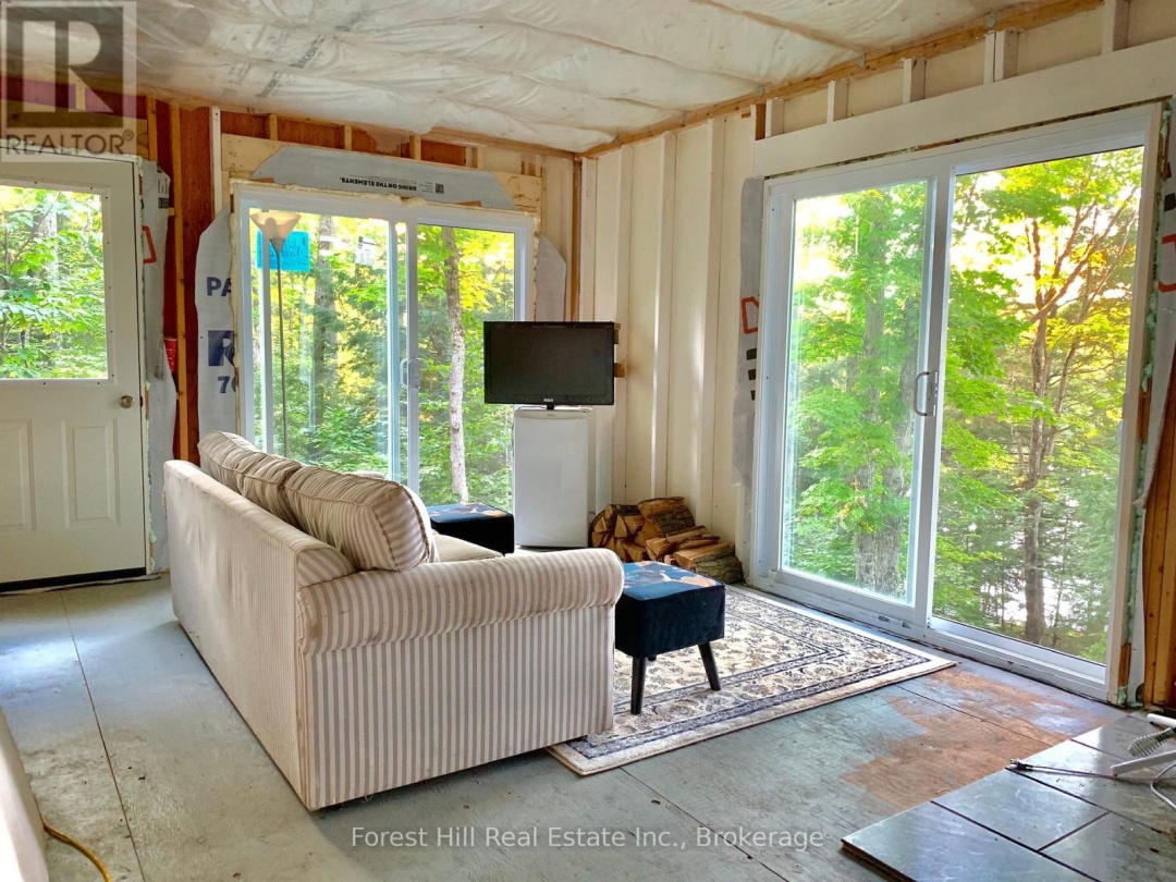 60 Hawksview Lane, Faris Lake