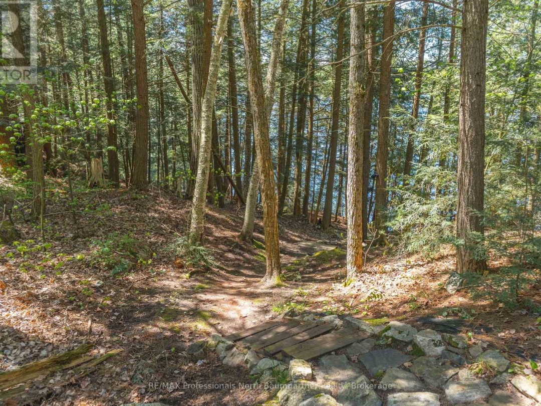 2766 Wilkinson Road, Kennisis Lake