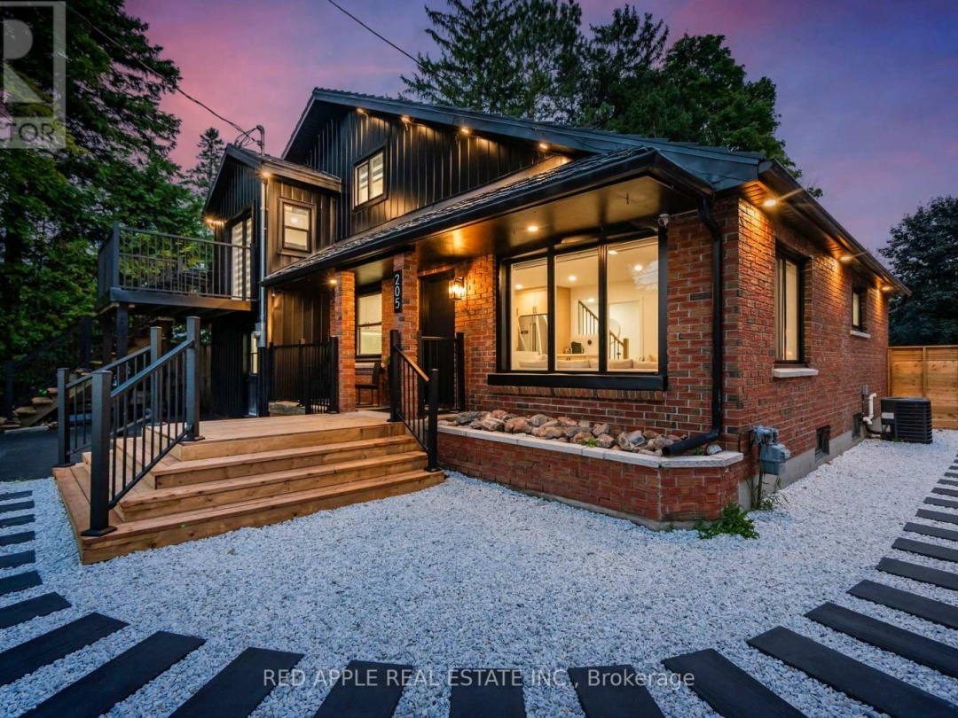 205 Hoyt Avenue, Georgian Bay