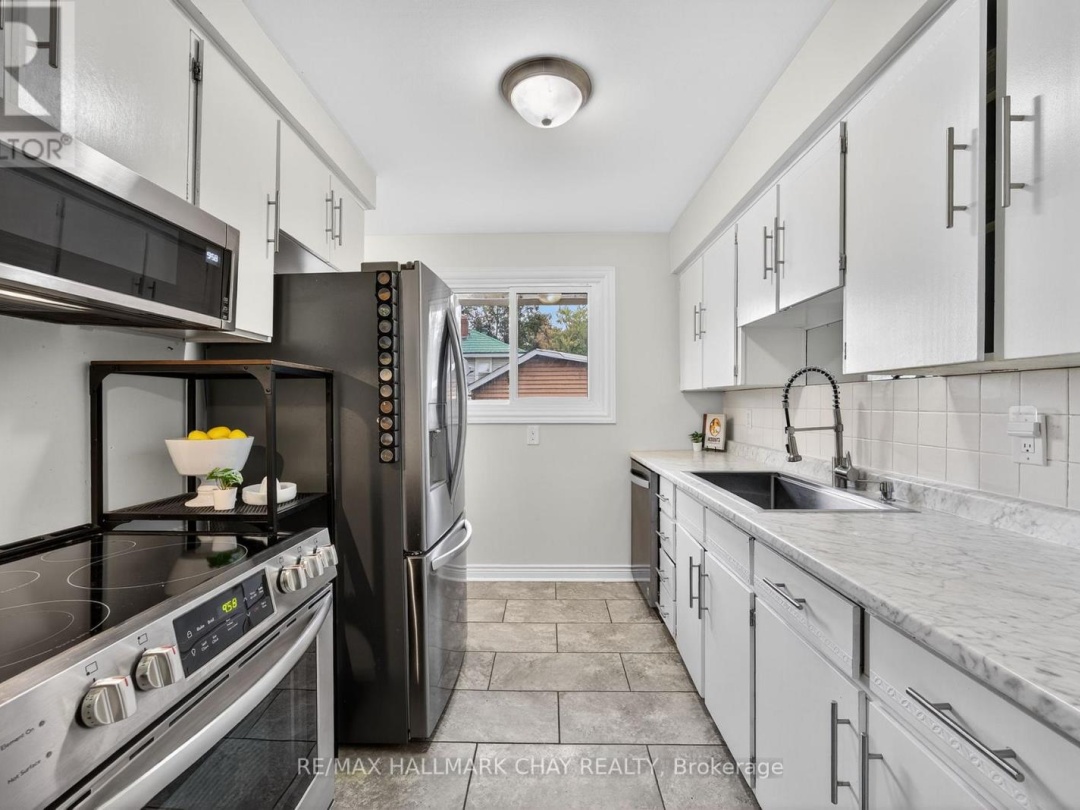 67 SIMCOE STREET, 