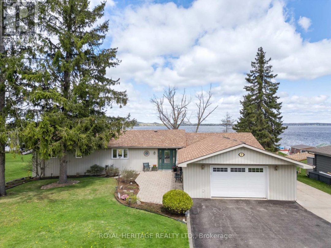 7 North Service Road, Sturgeon Lake