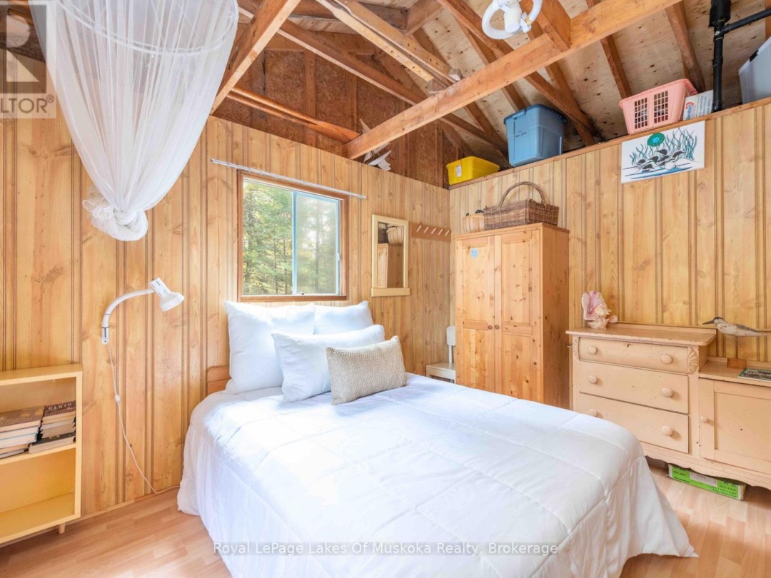 1086 South Toad Lake Road, Toad Lake