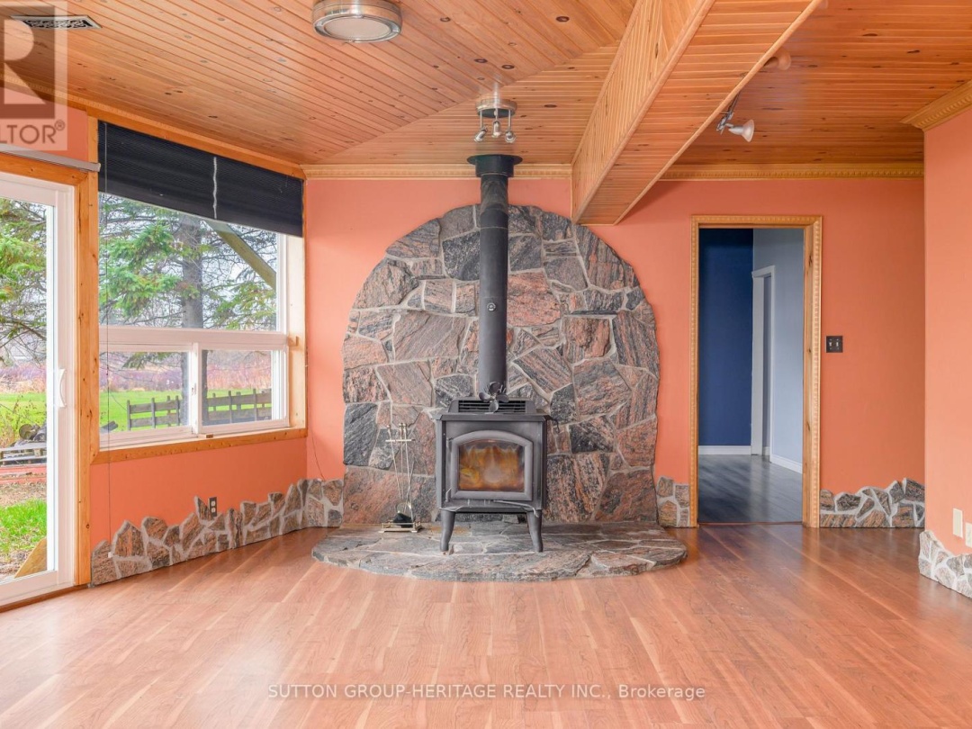 24 PLEASANT VIEW CRESCENT, 