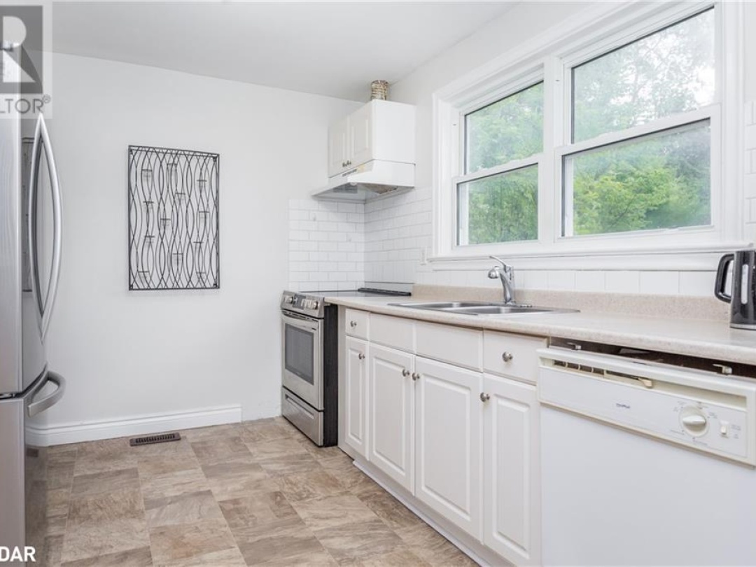 48 Brant Street W, Orillia