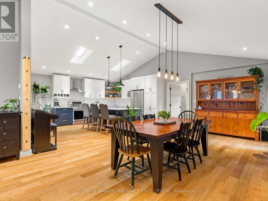 2656 WESTSHORE CRESCENT, 