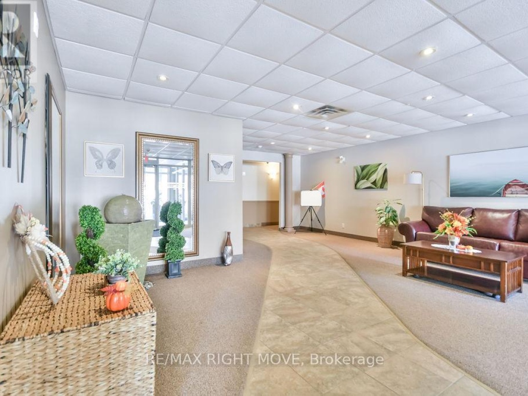 313 - 486 LACLIE STREET, 