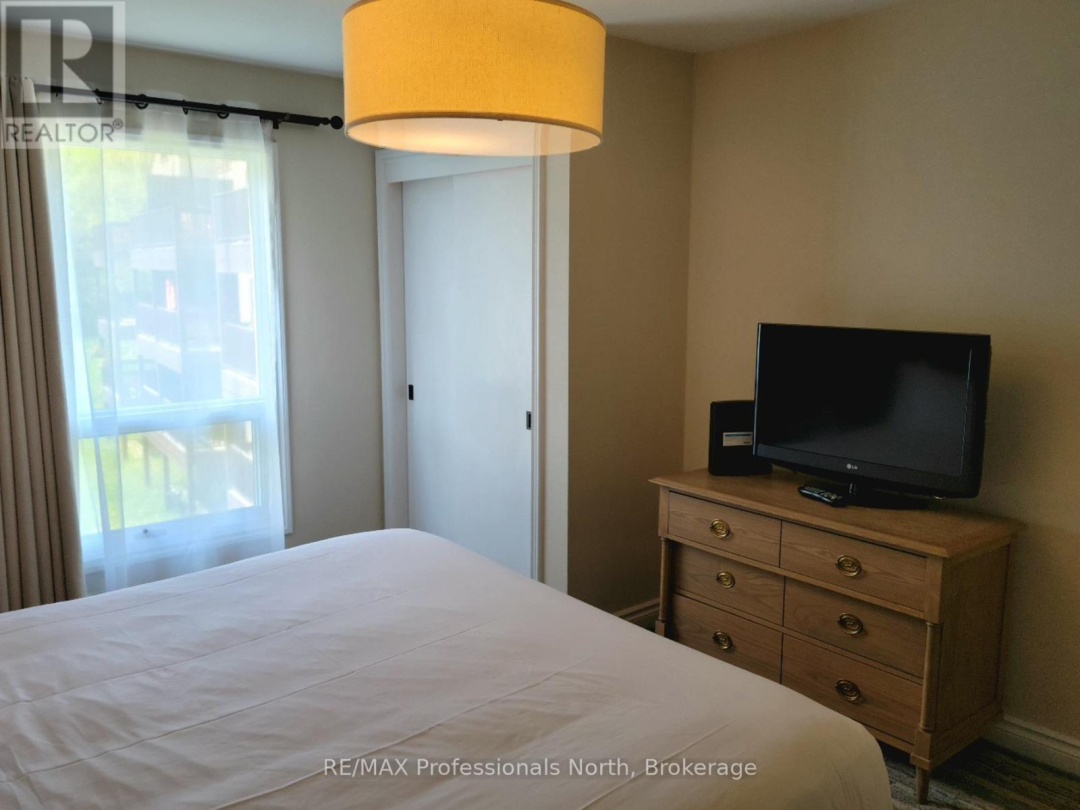 54 207 1235 Deerhurst Drive, Peninsula Lake