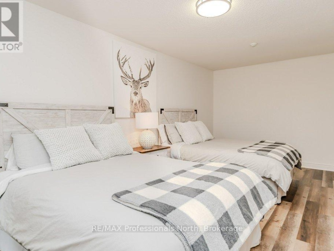 105 - 33 DEERHURST GREENS, Peninsula Lake