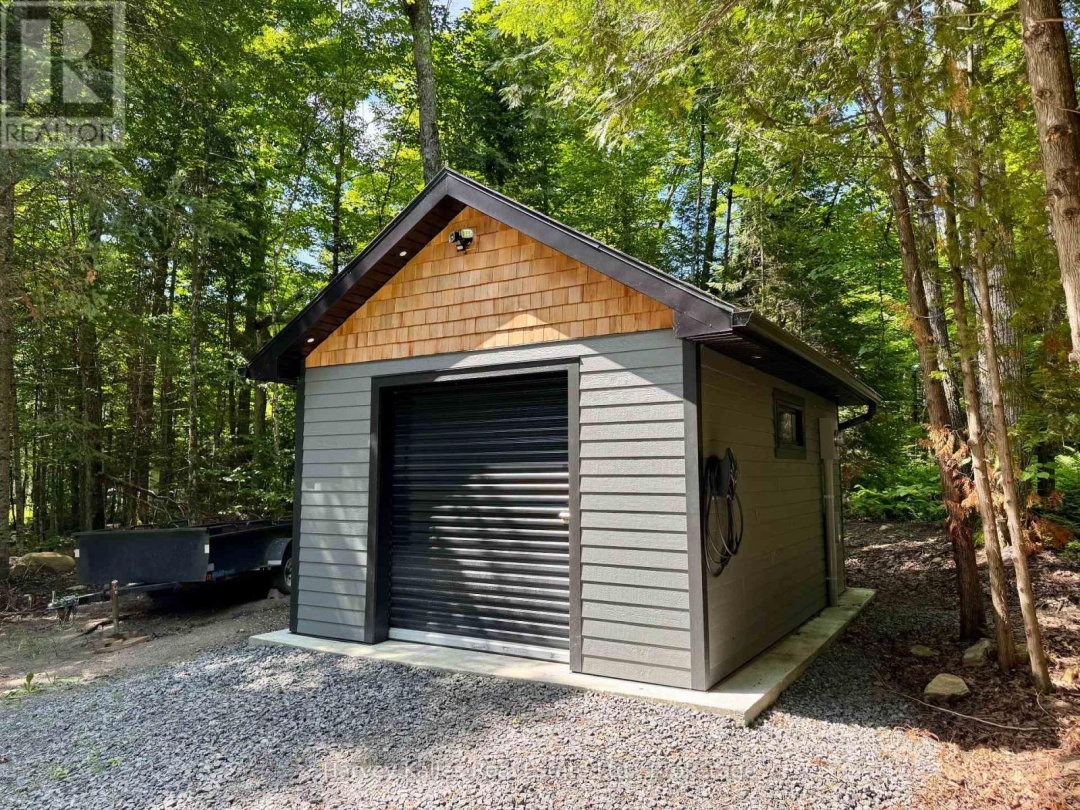 1033 SCOTT LANE, 