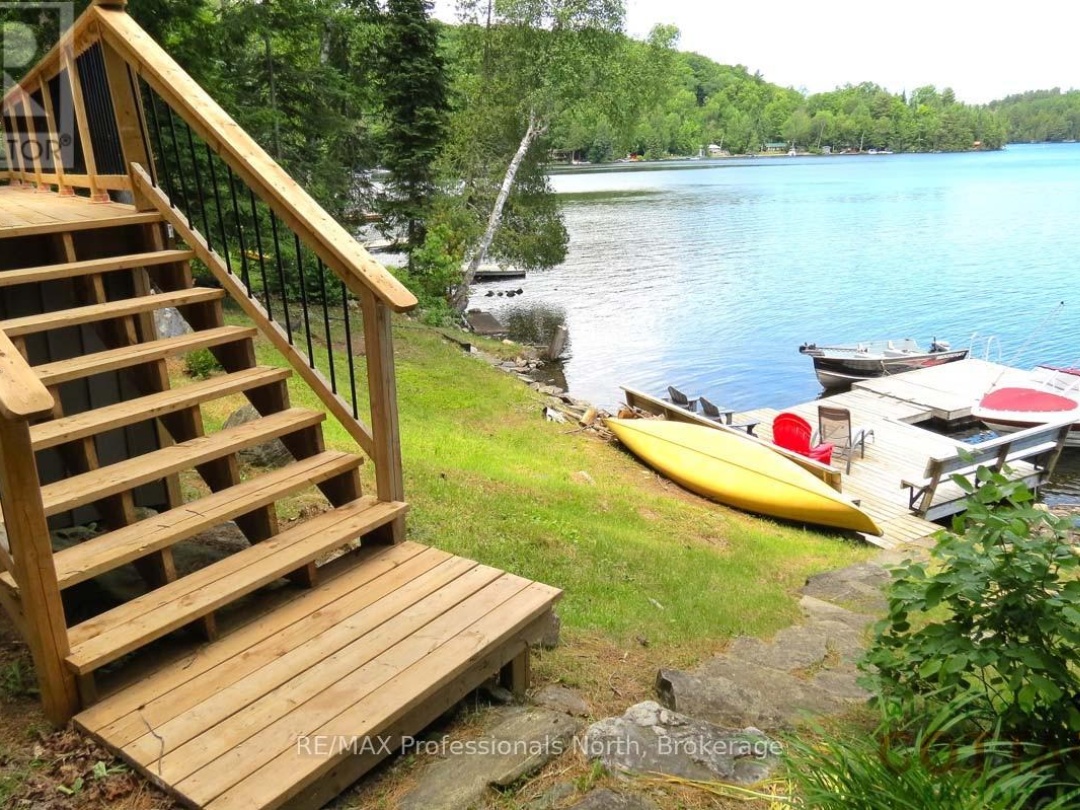 1027 DOW TRAIL, Haliburton Lake