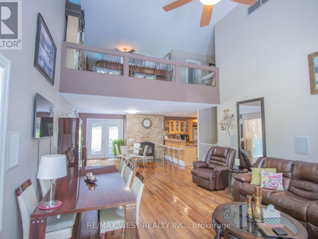1158 LORNE LANE, 
