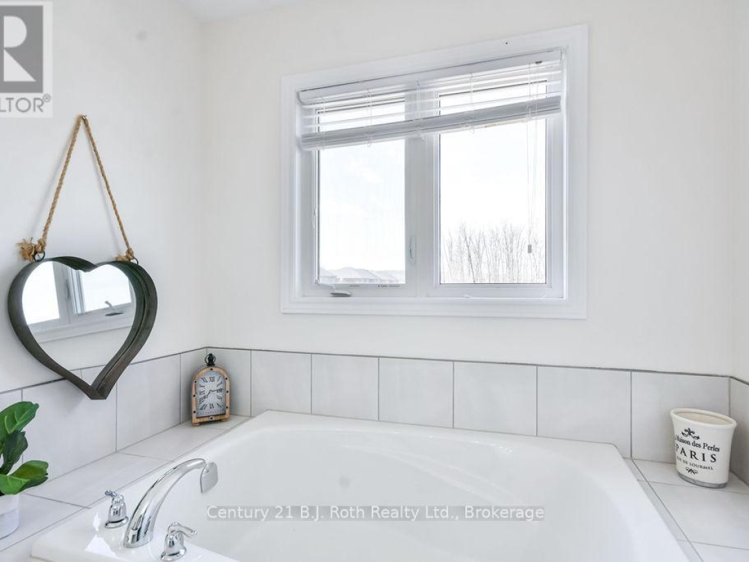 3040 Orion Boulevard, Orillia