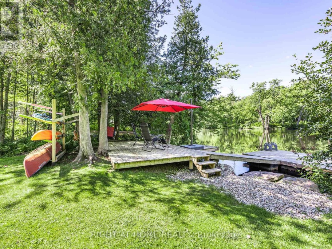 7592 East River Road, Black Lake