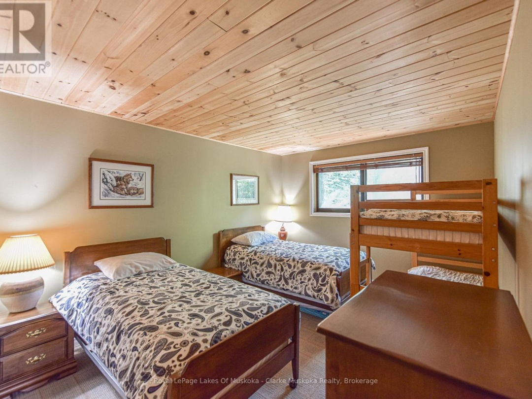3946 East Shore Road, Gloucester Pool