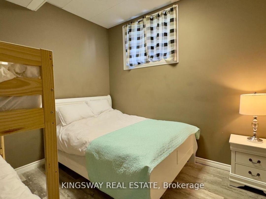 18 MITCHELLVIEW ROAD, 