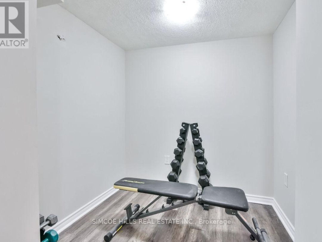 40 LAURENTIAN LANE, 