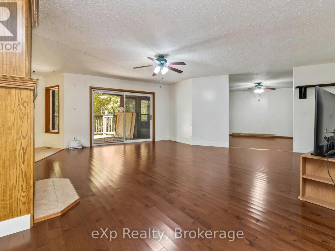 18 KRISTEN HEIGHTS, 