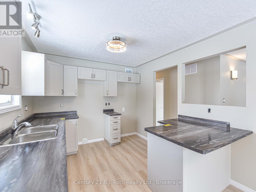 3382 Azcona Avenue, Severn
