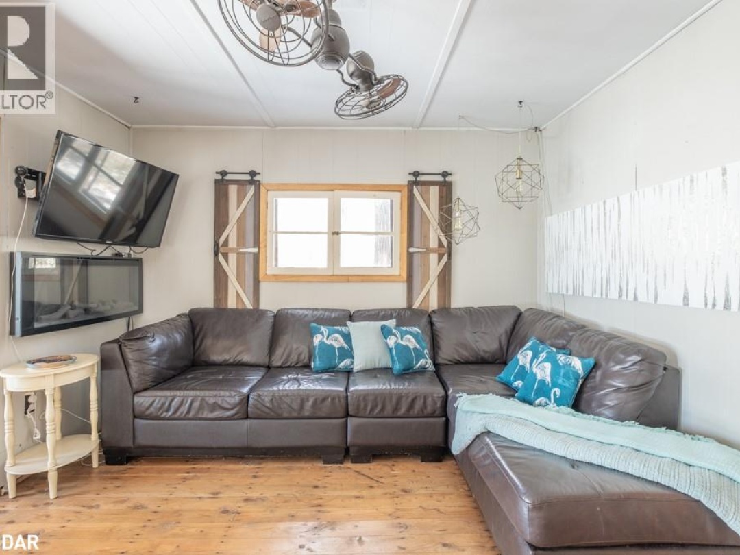 43 GATEWOOD Road, 
