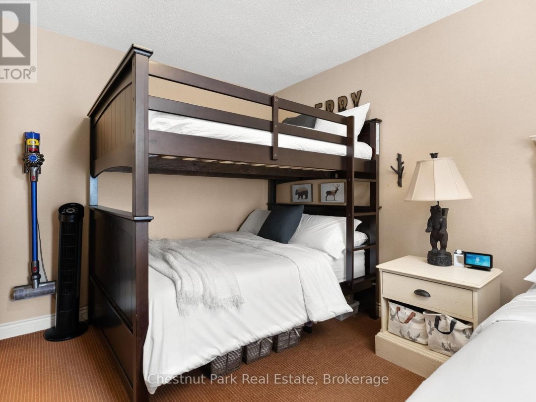52 107 1235 Deerhurst Drive, Peninsula Lake
