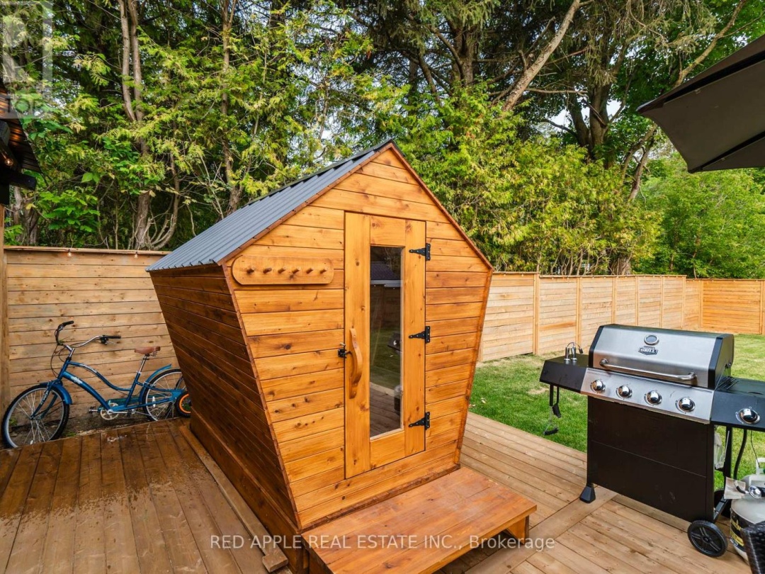 205 Hoyt Avenue, Georgian Bay