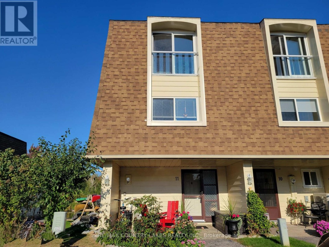 11 - 4 PARADISE BOULEVARD, 