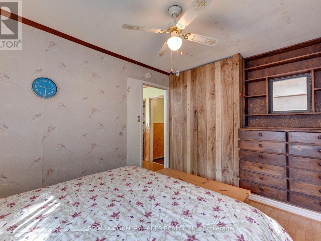 446 MAIN STREET E, 