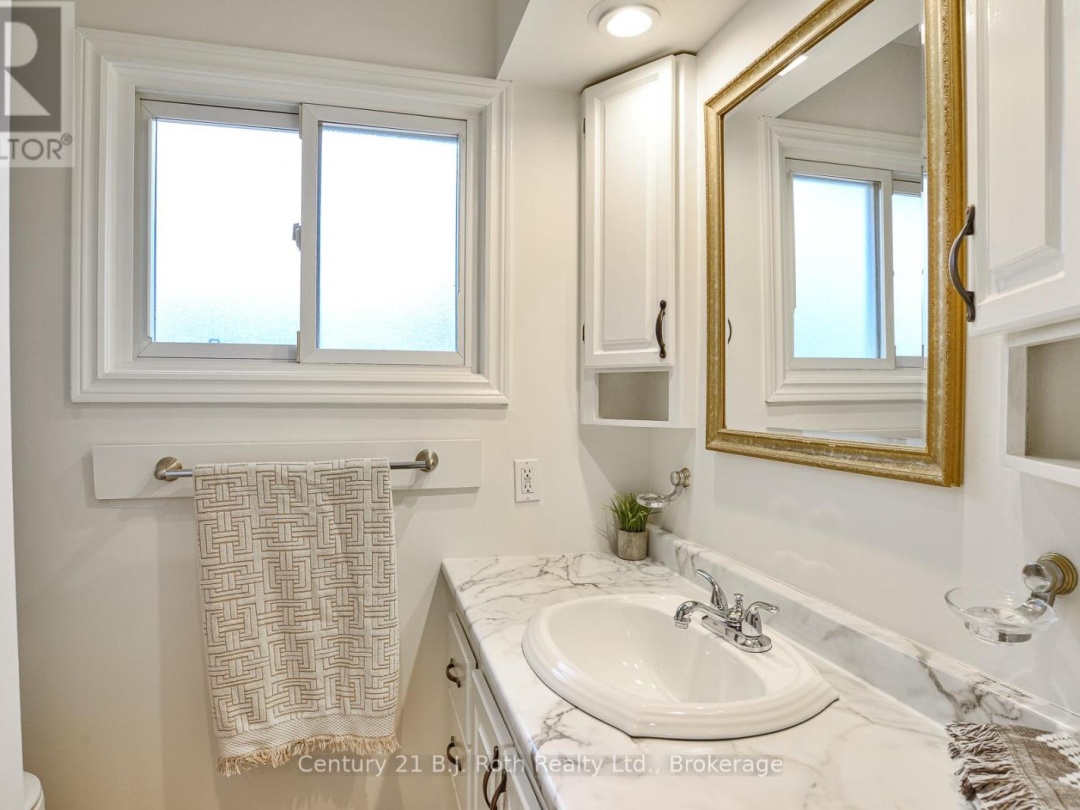 231 VICTORIA CRESCENT, Lake Simcoe