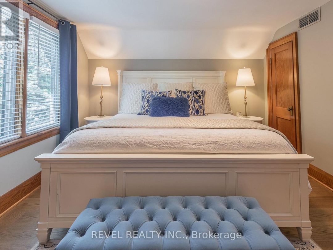 14 BOND STREET W, 