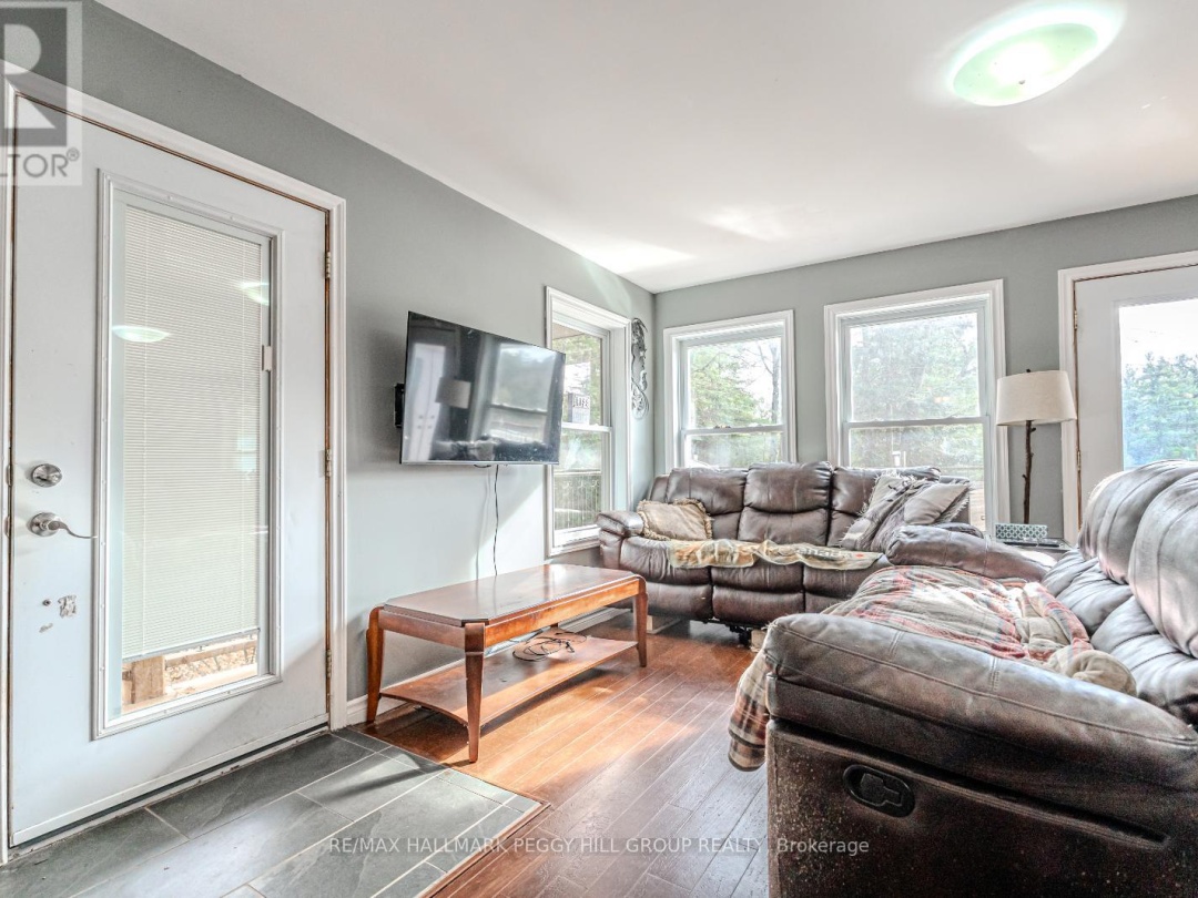 4 CLOVER COURT, 