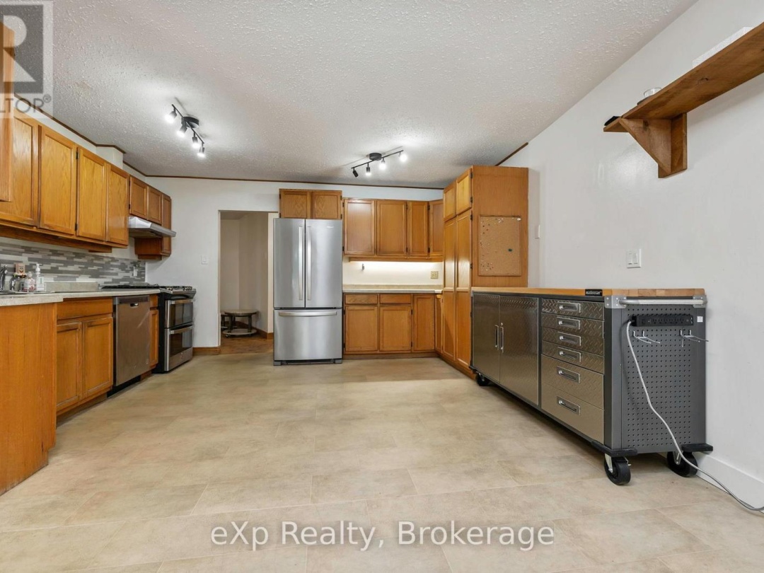 18 KRISTEN HEIGHTS, 