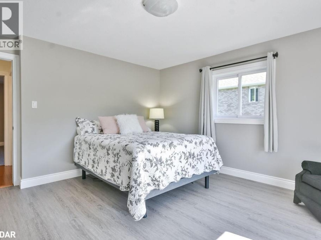 3 MAPLE Gate, 