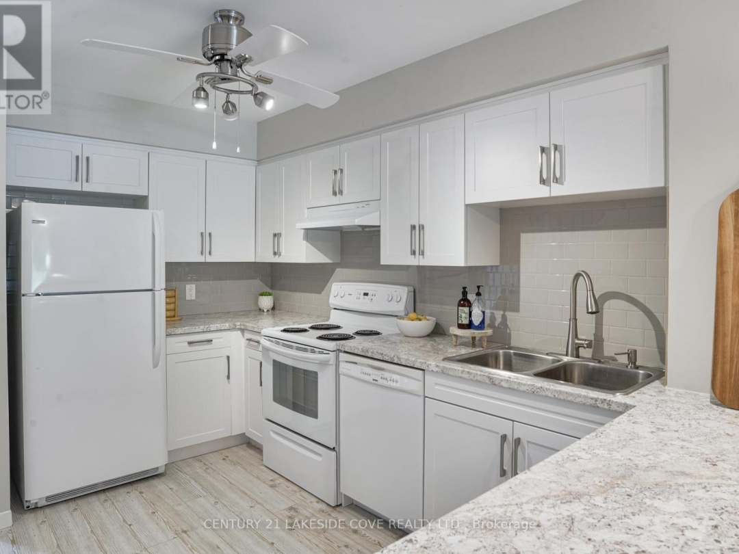 Unit 16 2 Paradise Boulevard W, Lake Simcoe
