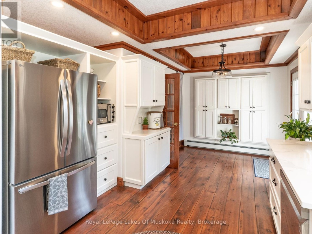 1080 WALKERS GLENN CRESCENT, 