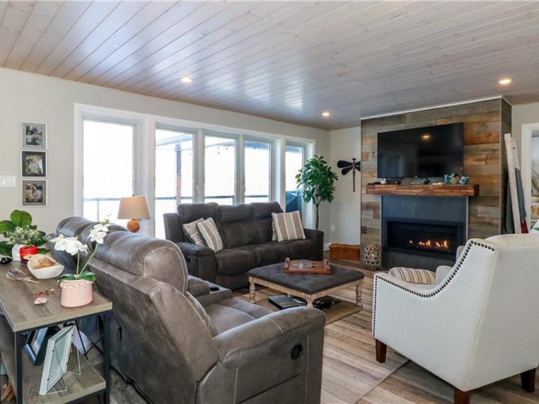 241 Eight Mile Point Road, Lake Simcoe