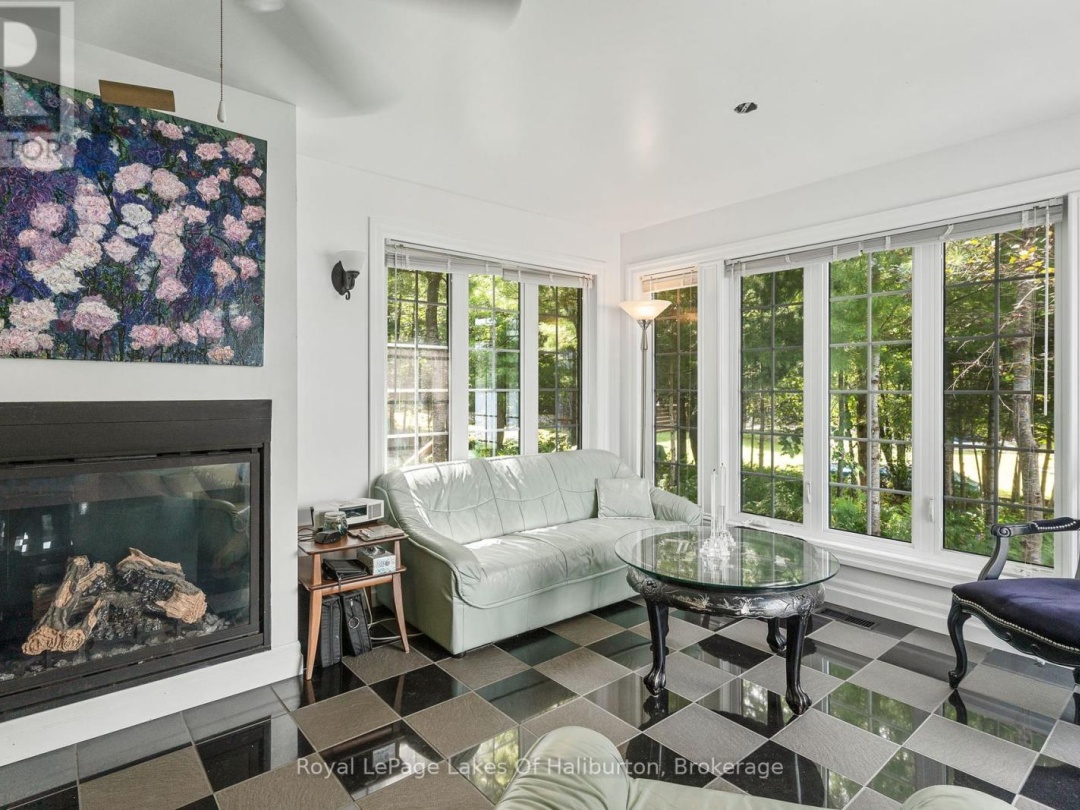 1049 NINATIGO LANE, 