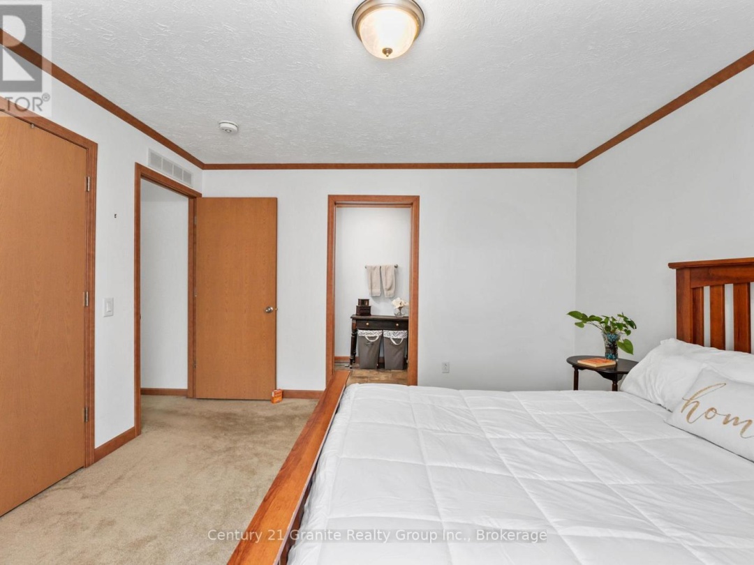 2275 KENNISIS LAKE ROAD, 