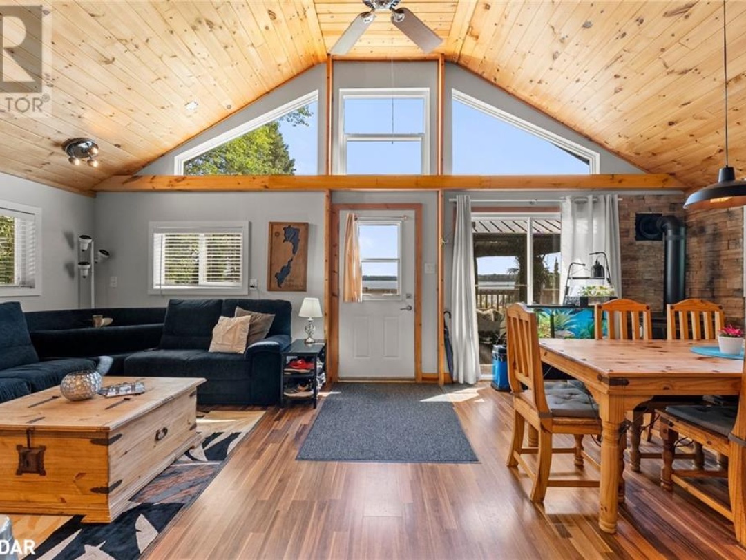 104 Fulsom Crescent, Dalrymple Lake