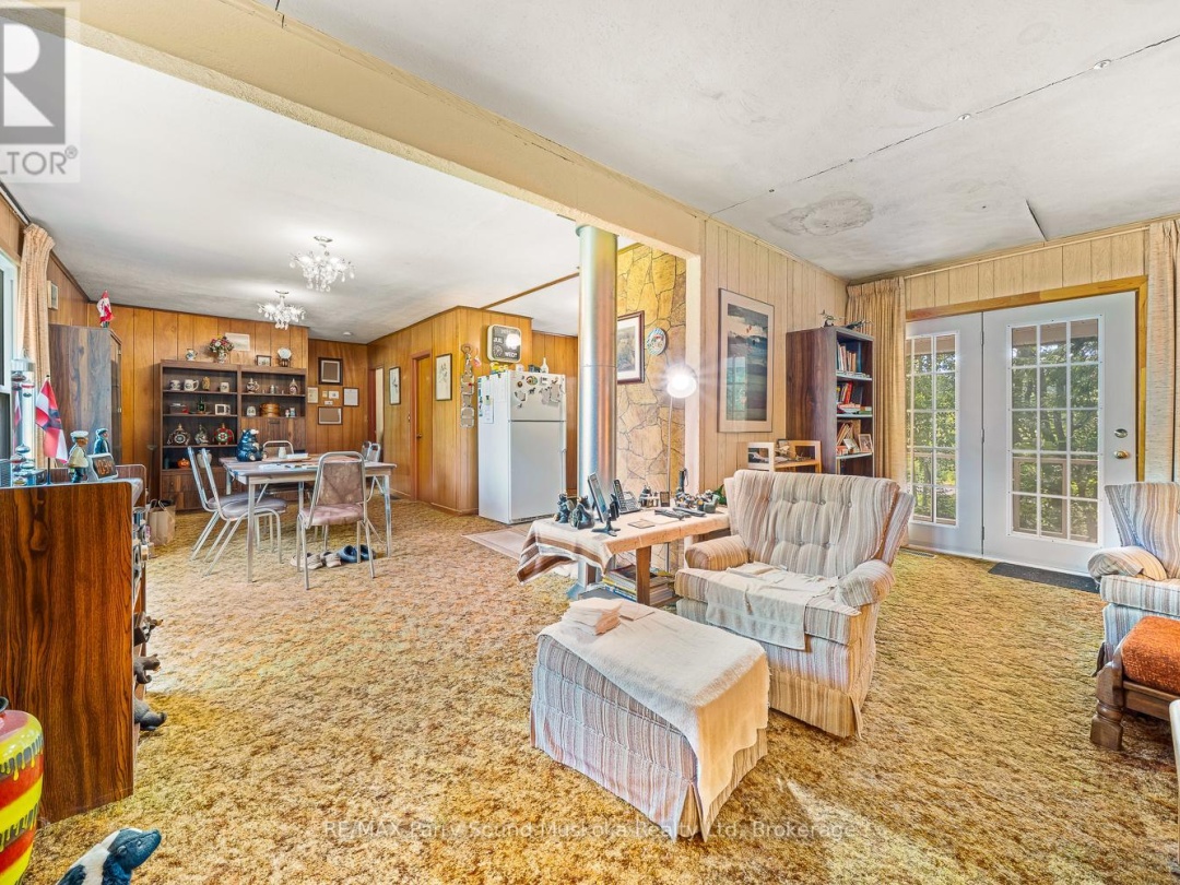 86 LAKESIDE CRESCENT, 