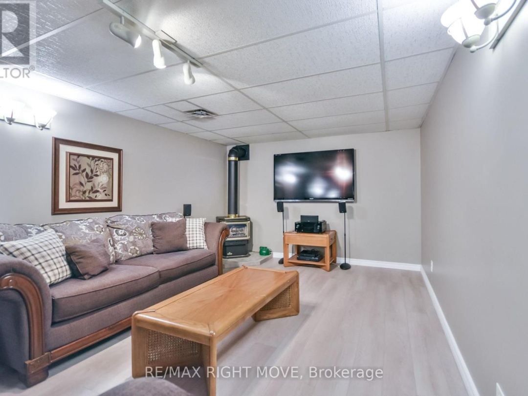 2009 MARCHMONT ROAD, 