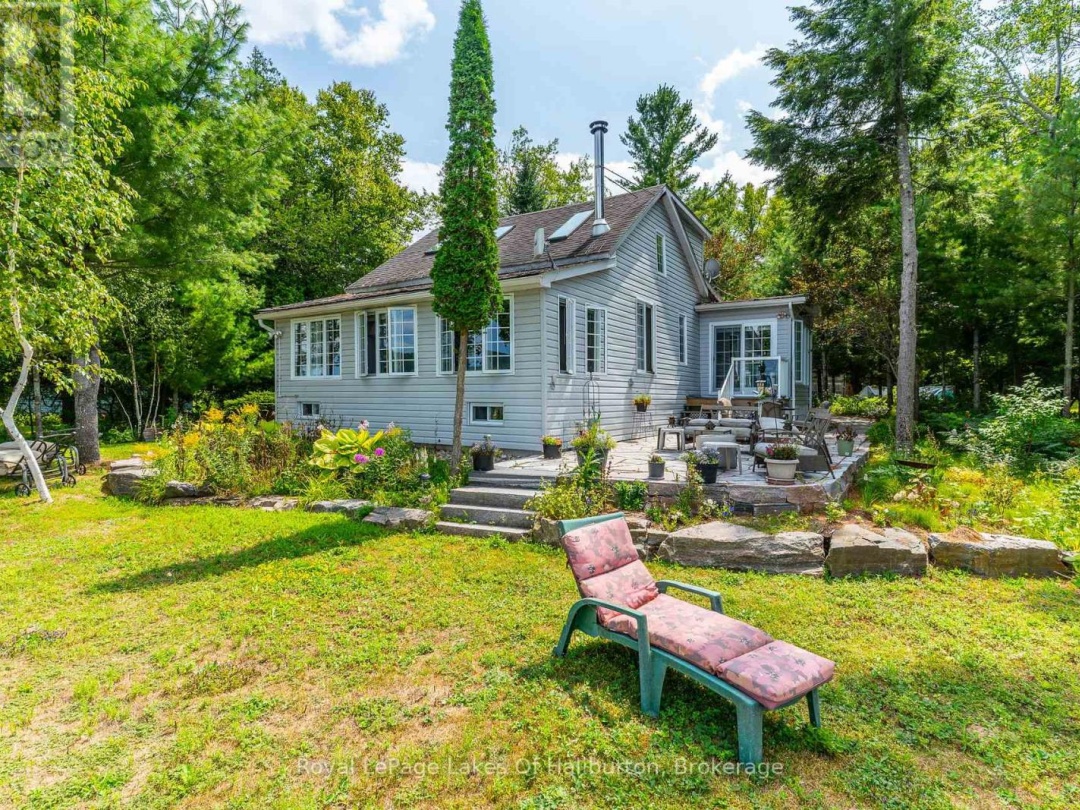 1049 NINATIGO LANE, 