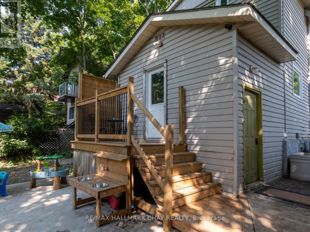 109 BORLAND STREET E, 